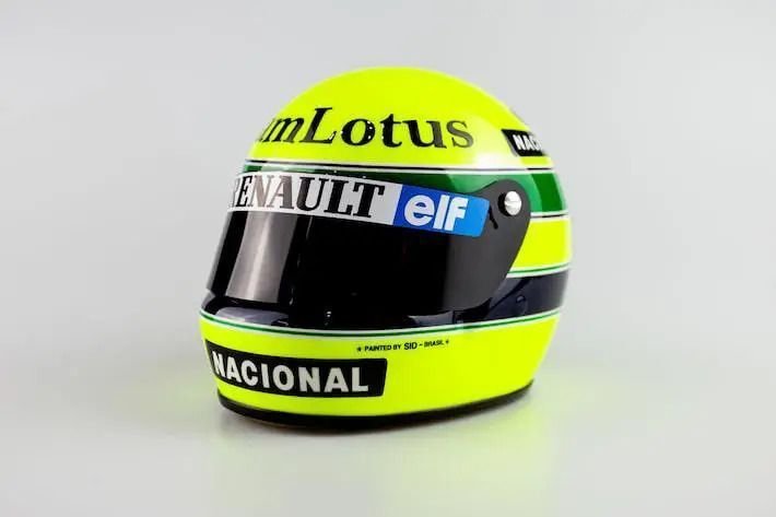 Capacete histórico de Ayrton Senna é relançado em réplica; saiba detalhes