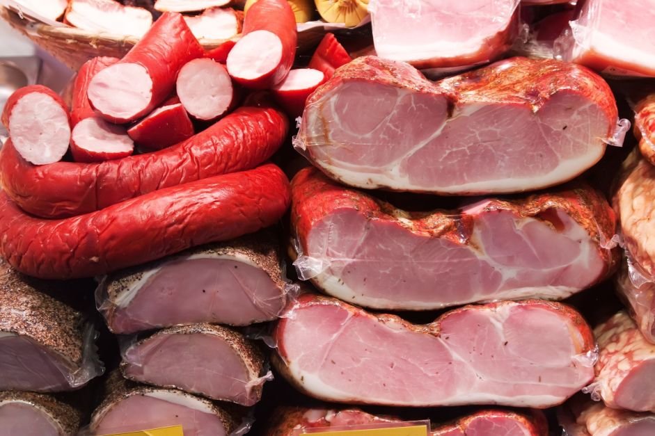 Carnes processadas elevam risco de hipertensão, mostra estudo brasileiro Carnes processadas elevam risco de hipertensão, mostra estudo brasileiro