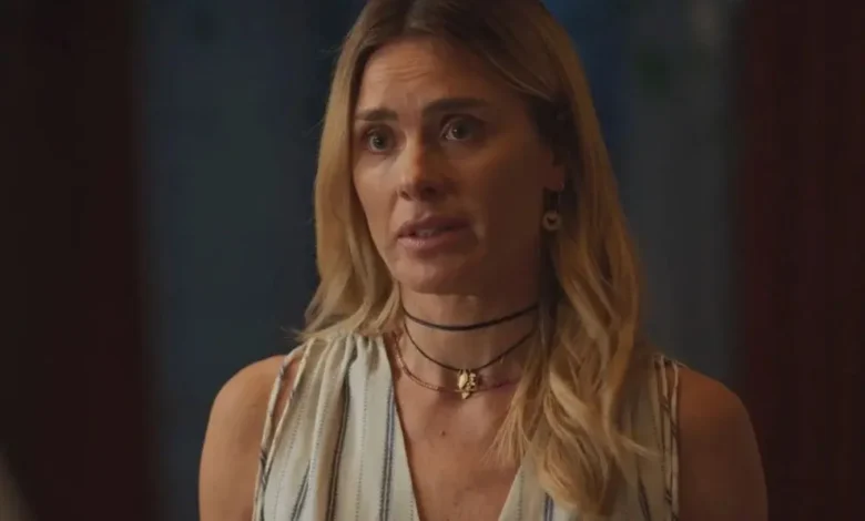 O que acontece com Leila em Vale Tudo? Demissão marca virada da personagem | ac24horas O que acontece com Leila em Vale Tudo? Demissão marca virada da personagem | ac24horas