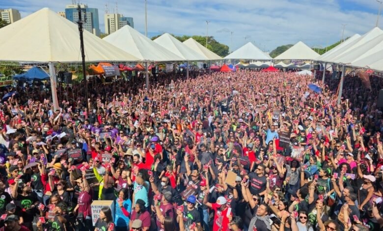 TJDFT determina multa de R$ 1 milhão ao Sinpro-DF em caso de greve dos professores TJDFT determina multa de R$ 1 milhão ao Sinpro-DF em caso de greve dos professores