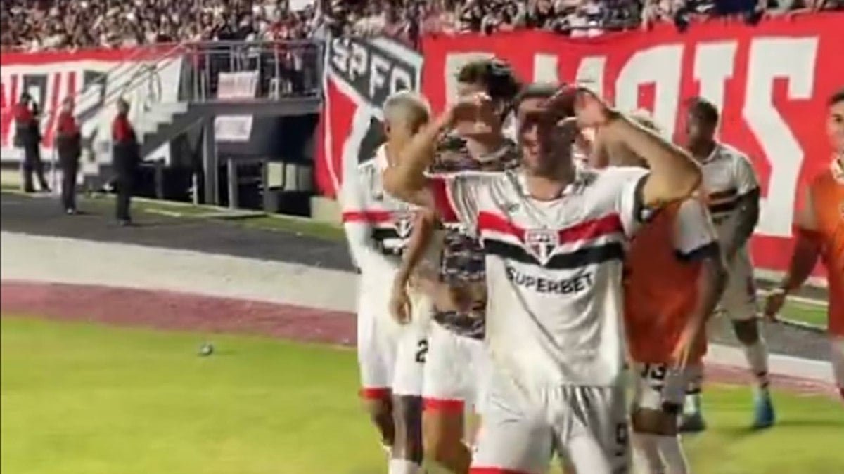 Com gol de Calleri, São Paulo vence o Flamengo no MorumBIS Com gol de Calleri, São Paulo vence o Flamengo no MorumBIS