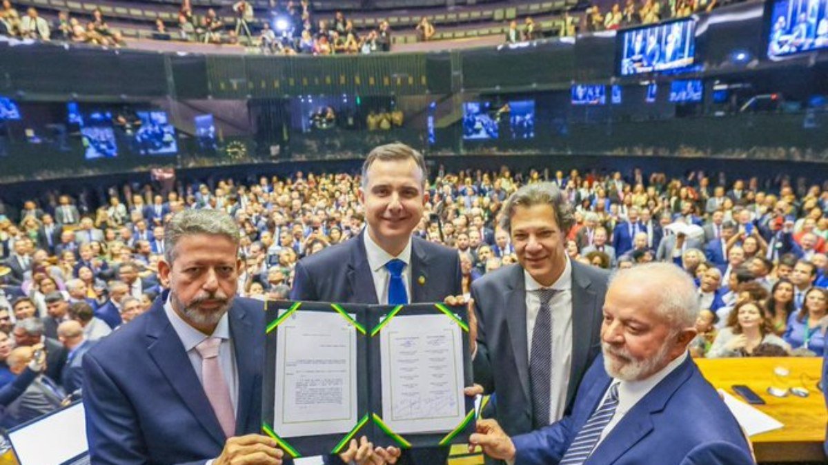 Congresso cobra emendas, e Lula promete ação para fazer pagamentos