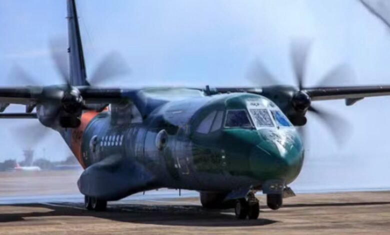 Caça da FAB atira e intercepta avião com quilos de pasta de cocaína