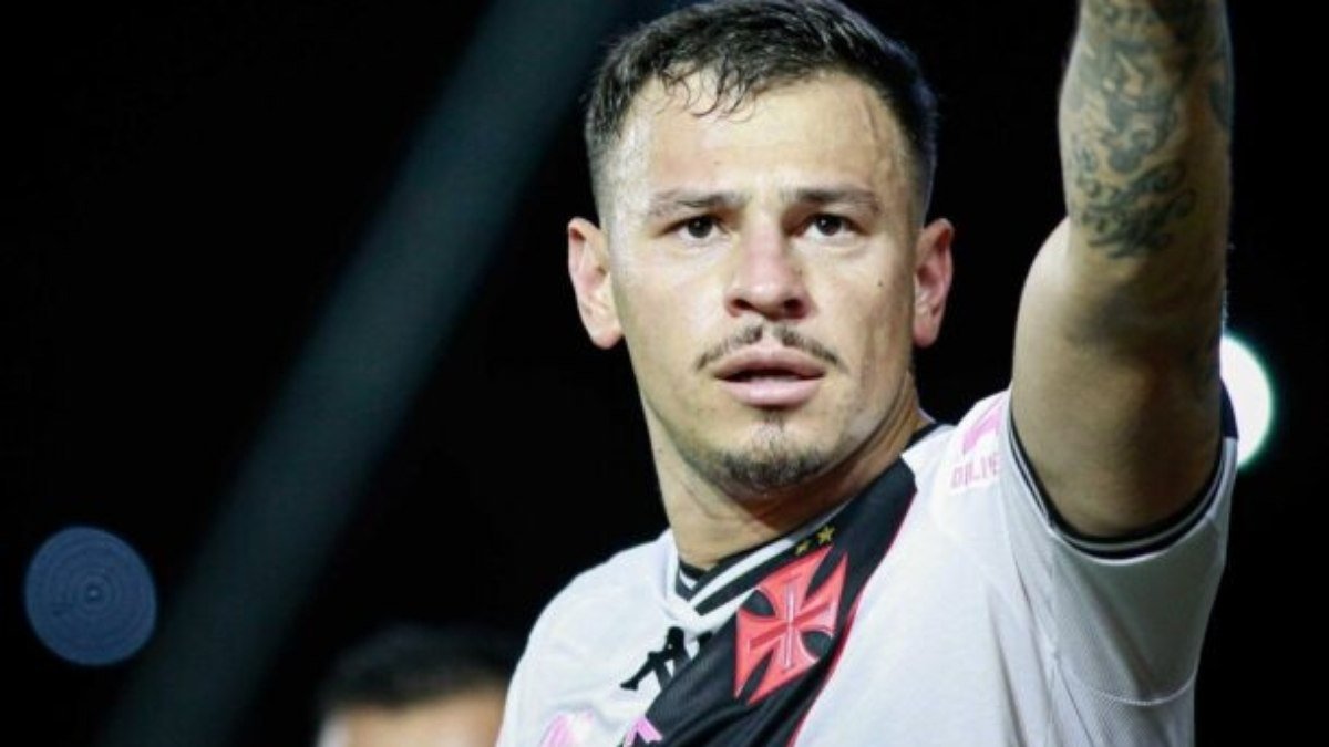 Hugo Moura atravessa temporada com mais gols e assistências