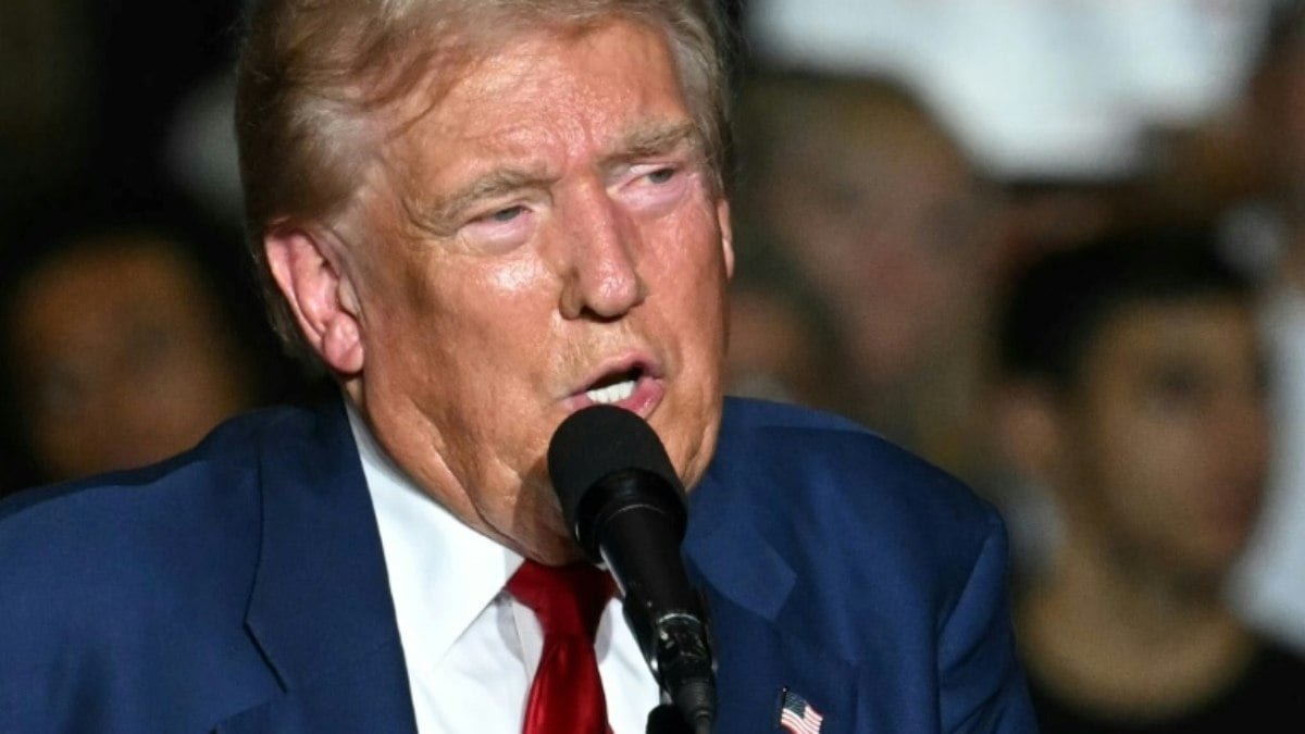 Trump está ‘seguro’ após tiros em seu resort na Flórida, diz campanha