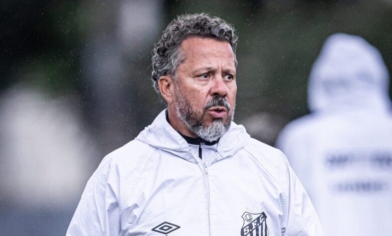 Por que o Santos decidiu reintegrar Julio Furch ao elenco profissional? Por que o Santos decidiu reintegrar Julio Furch ao elenco profissional?