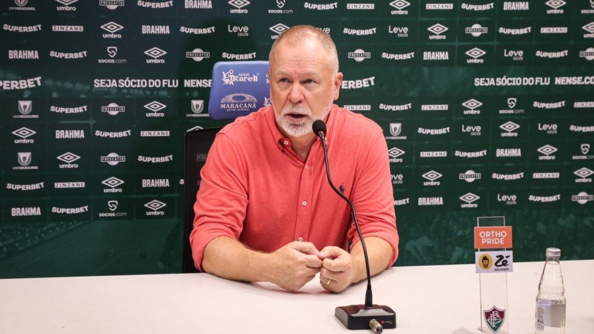 Em entrevista coletiva, Mano Menezes diz que equipe poderia ter vencido por quatro, e falou sobre situação com Marcelo