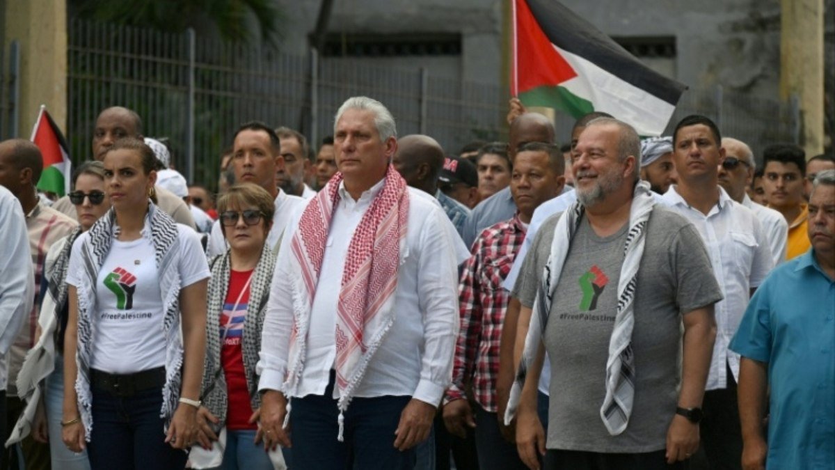 Cubanos protestam em Havana em solidariedade ao povo palestino Cubanos protestam em Havana em solidariedade ao povo palestino