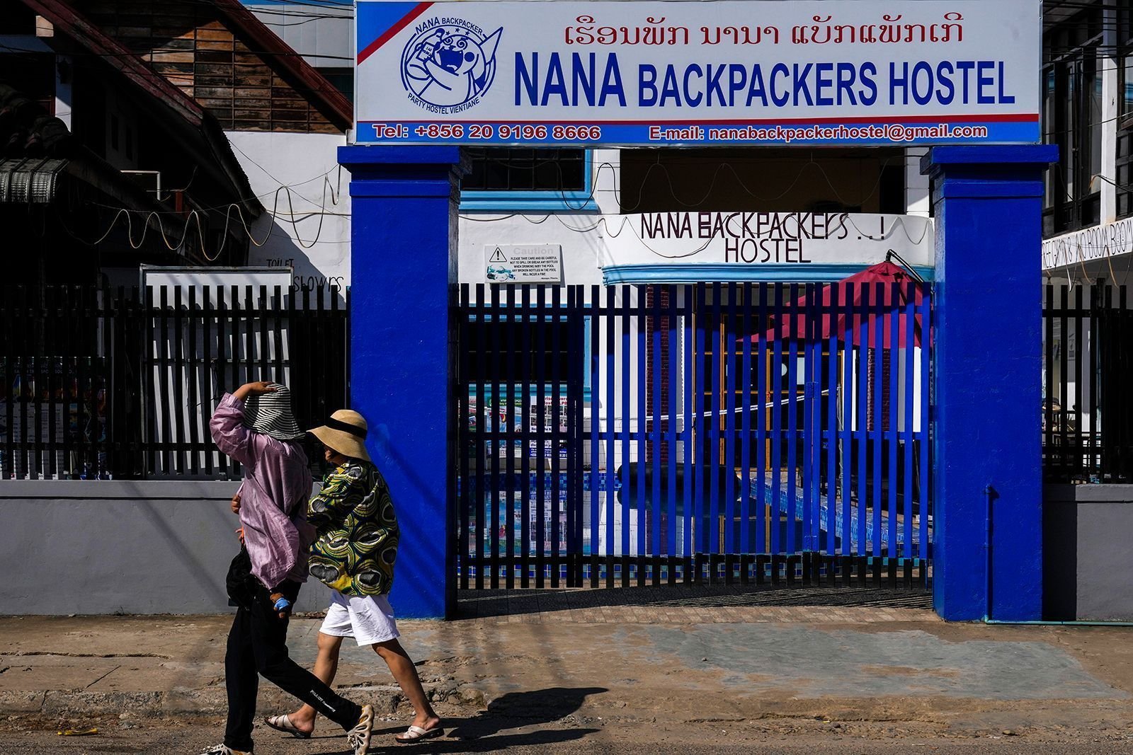 Laos prende funcionários de hostel após envenenamento de turistas por metanol