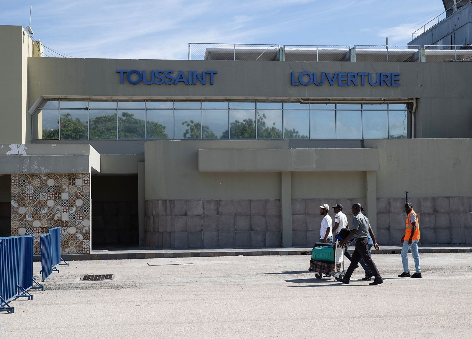 Haiti interrompe voos na capital após avião vindo dos EUA ser atingido por tiros