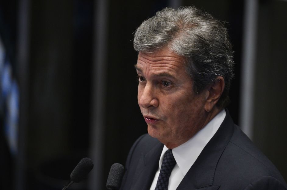 Em domiciliar, Collor usará tornozeleira e não poderá receber visitas