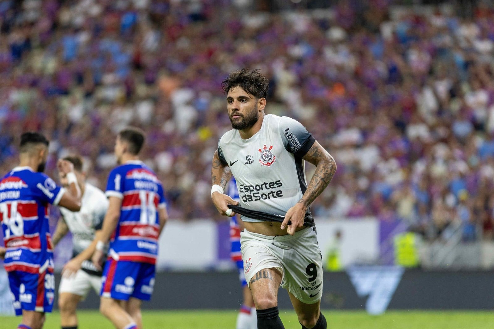 Vitória do Corinthians transforma festa do Fortaleza em velório