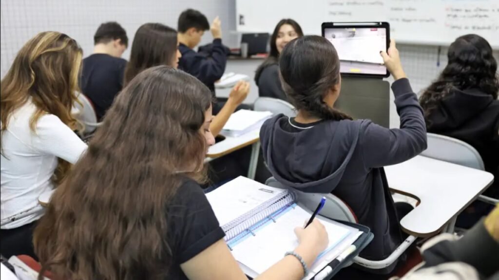 Entenda o cálculo das notas do Enem 2024