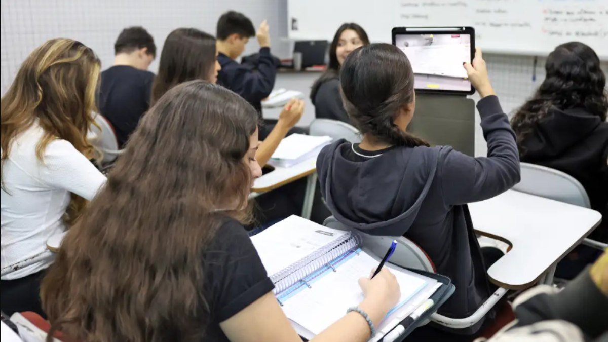 Entenda o cálculo das notas do Enem 2024
