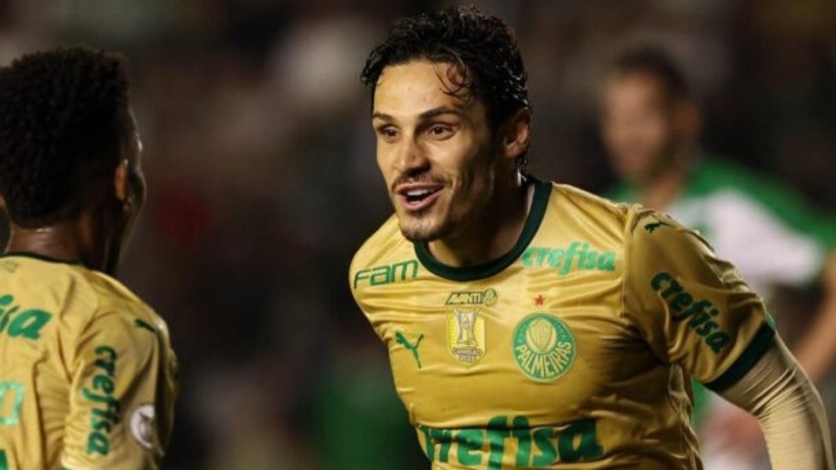 Artilheiro, Raphael Veiga celebra gols e marca alcançada pelo Palmeiras