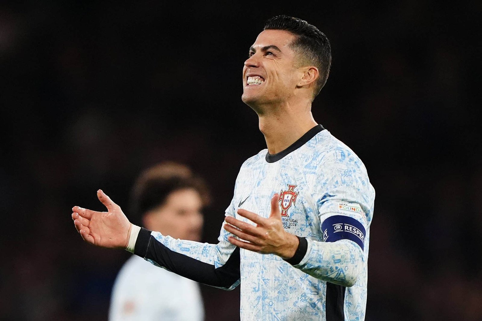 Cristiano Ronaldo até tenta replicar gol histórico, mas Portugal vacila contra Escócia