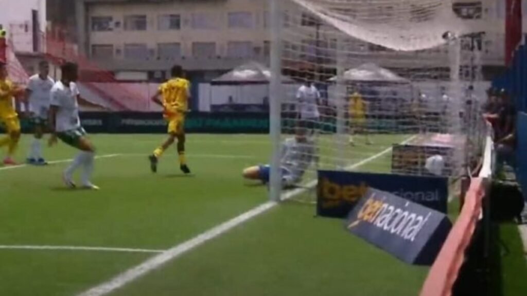 Brusque vence Guarani no duelo de rebaixados da Série B