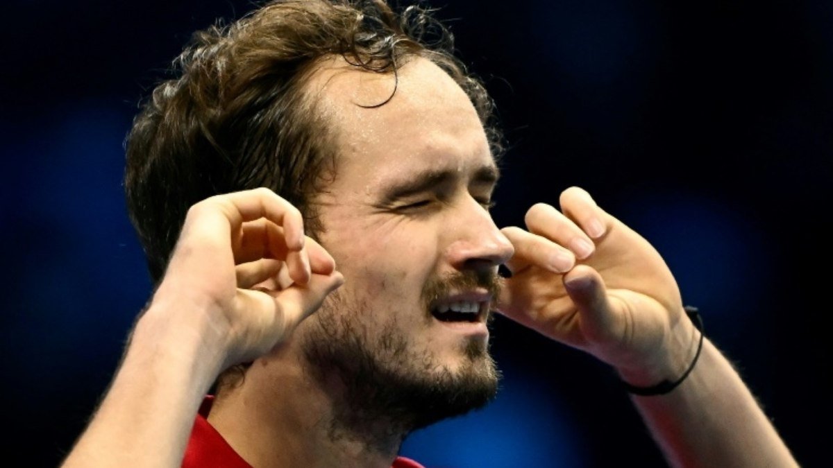Medvedev reage e vence De Minaur no ATP Finals