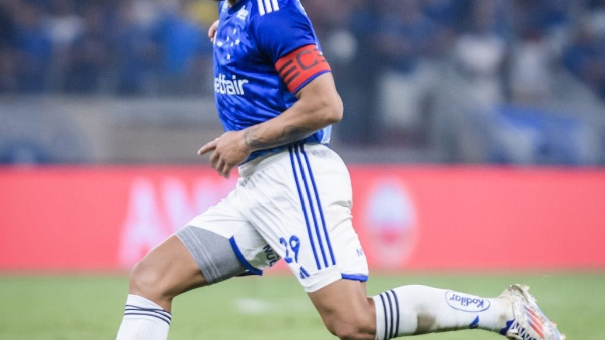 Lucas Romero exalta apoio da torcida em classificação do Cruzeiro