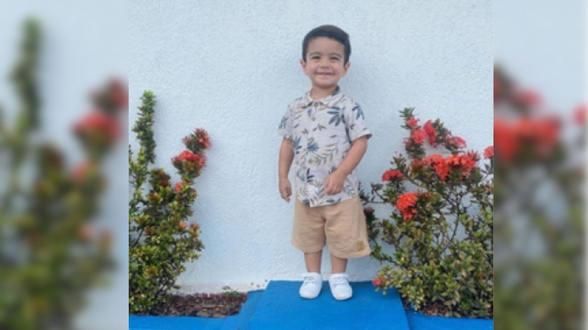 Criança de 2 anos morre após ser esquecida dentro de carro