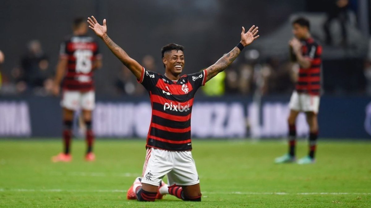 Bruno Henrique, do Flamengo, se emociona após título e diz ser inocente