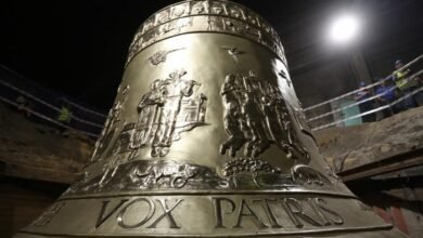 a saga do maior sino do mundo da Polônia a Goiás