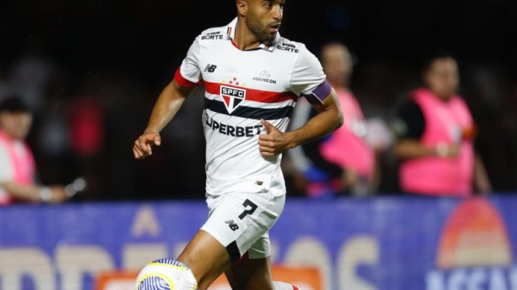 Lucas Moura lamenta falhas do São Paulo contra o Internacional no Morumbis
