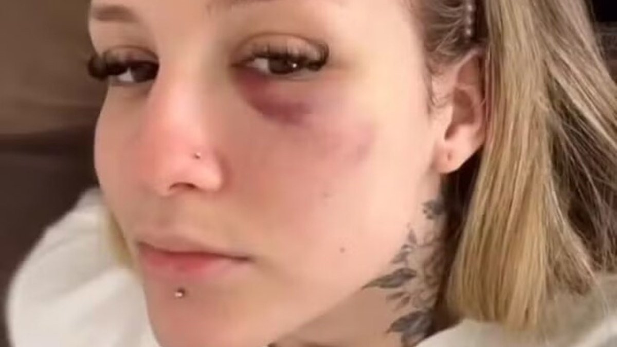 Mãe de um dos filhos de Caio Paulista o acusa de agressão; jogador nega