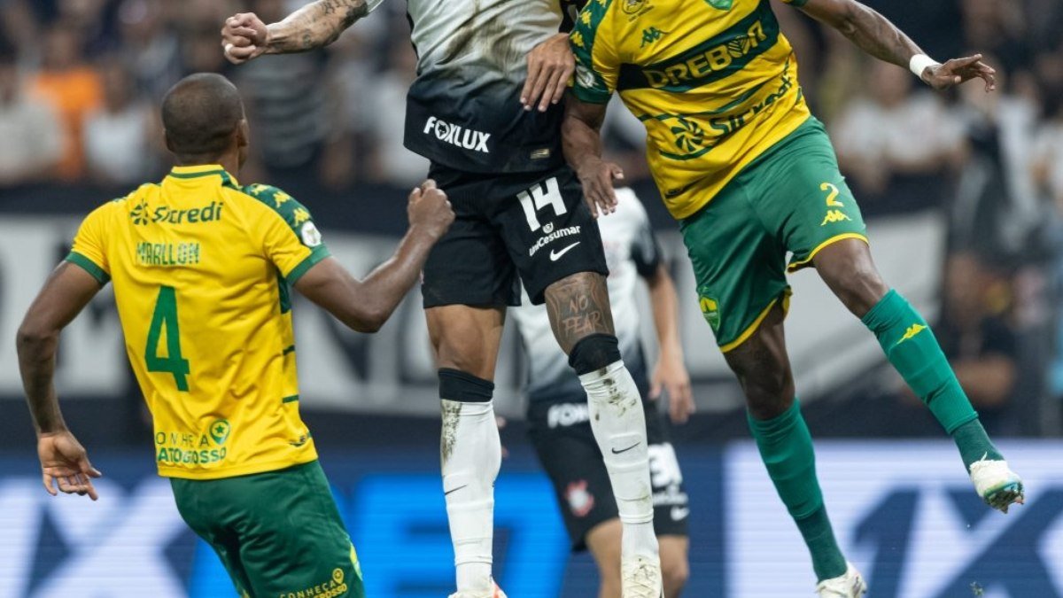 Corinthians visita o Cuiabá em confronto direto e pode deixar o Z4 do Brasileirão nesta rodada