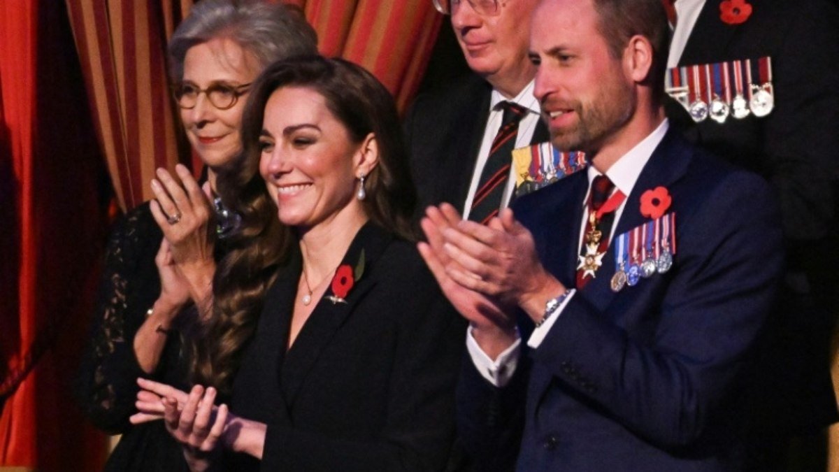 Princesa Kate assiste a cerimônia militar em Londres Princesa Kate assiste a cerimônia militar em Londres