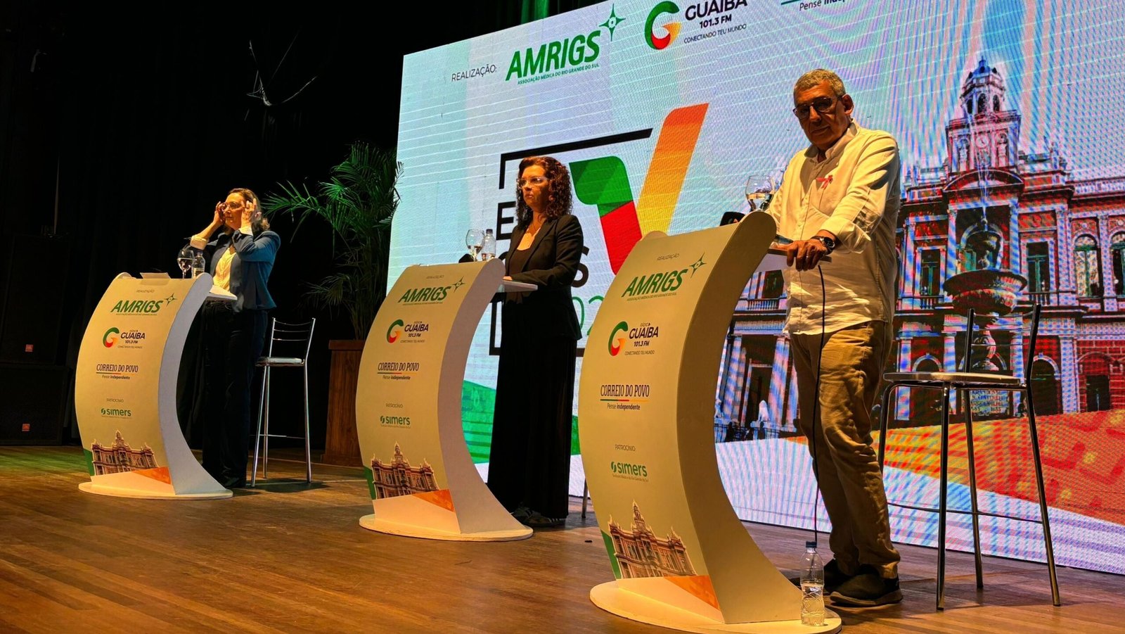 Debate em Porto Alegre tem alianças e críticas como destaques