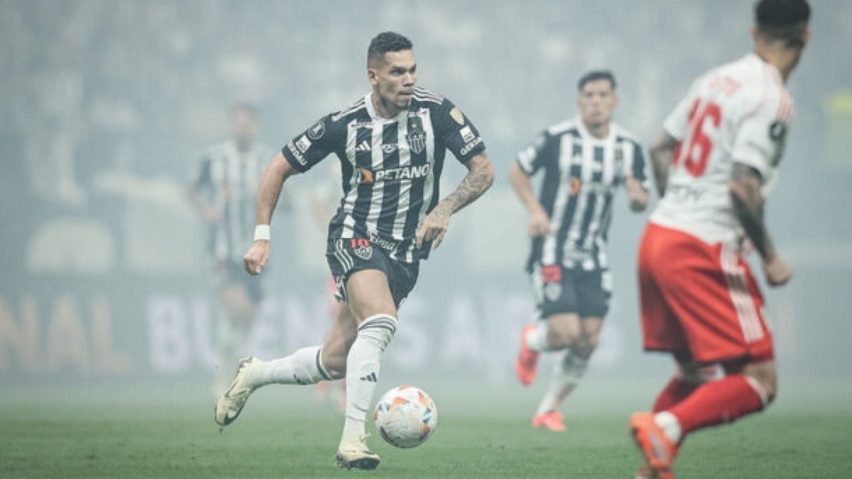 Paulinho festeja vantagem, mas pede pés no chão do Atlético contra o River Plate
