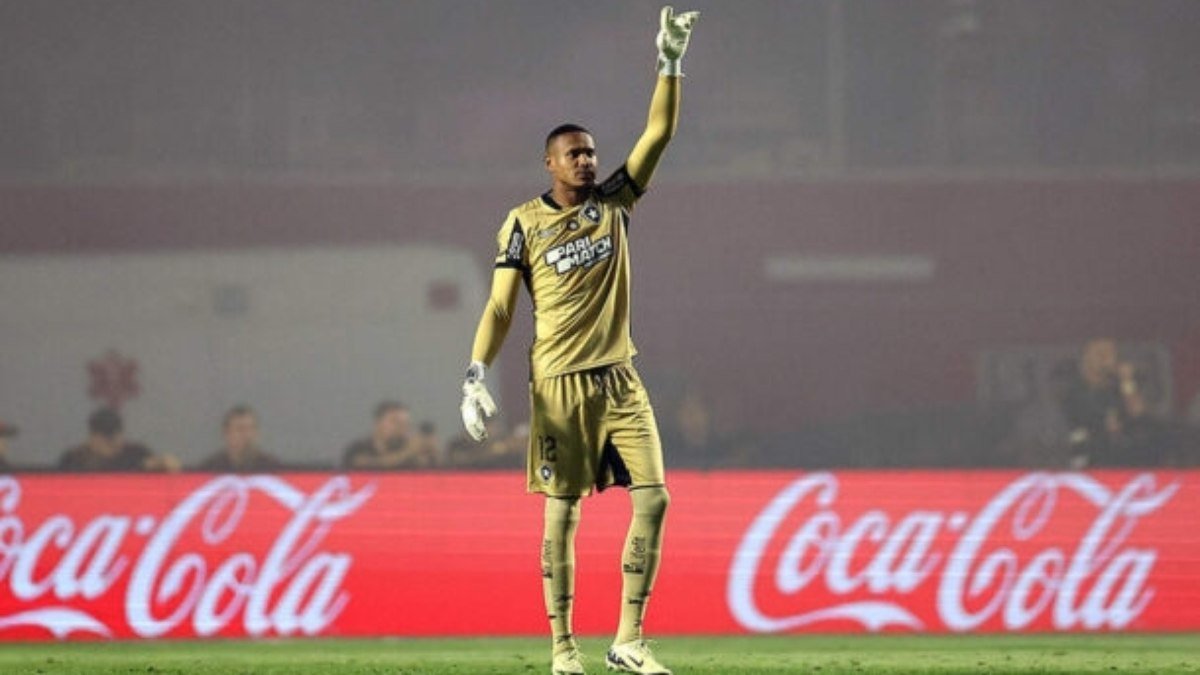 Botafogo tem dívida milionária com Santos pela compra de John