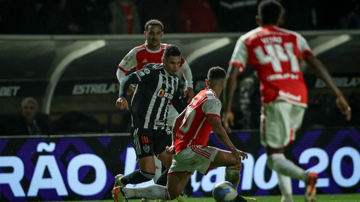 Atlético-MG e Internacional se enfrentam em duelo pelo Brasileirão
