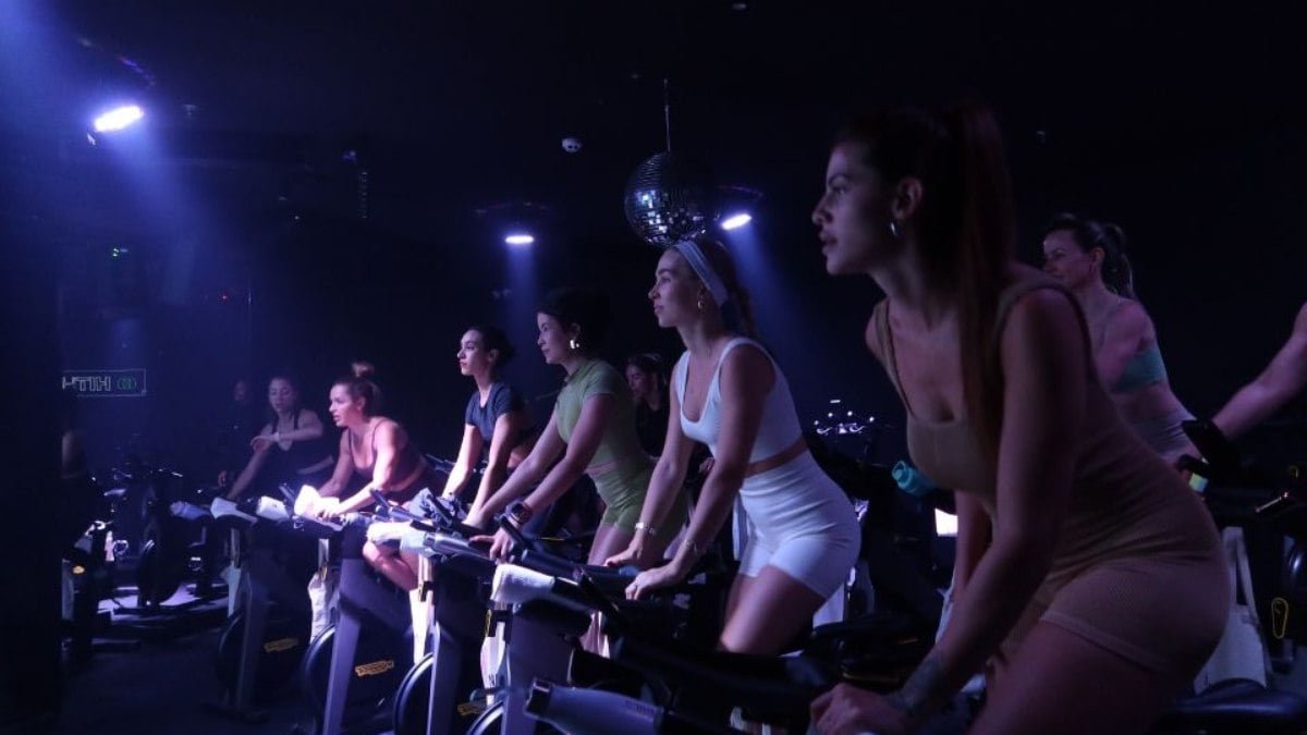 Nord Nails e HitHaus promovem aulão exclusivo de bike para vinte alunos