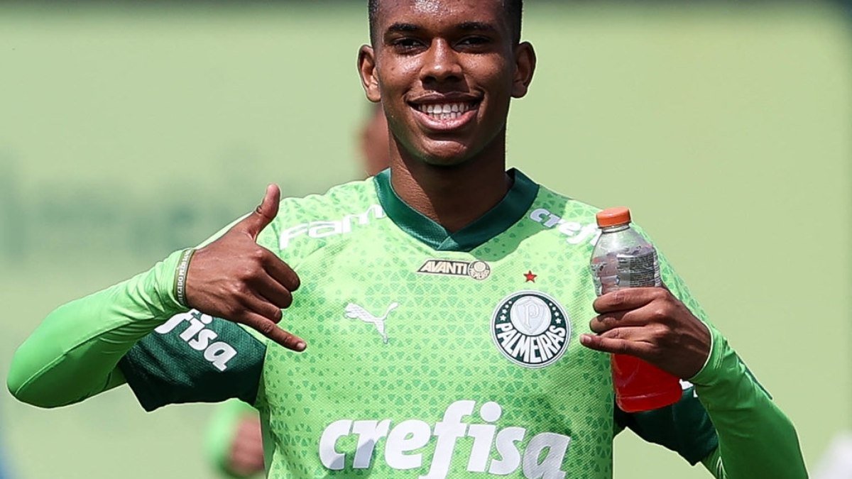 Estêvão e Marcos Rocha iniciam transição no Palmeiras