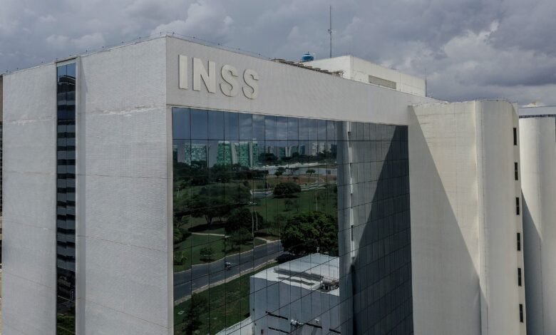 INSS bloqueia novos descontos de consignado e exige biometria para crédito INSS bloqueia novos descontos de consignado e exige biometria para crédito