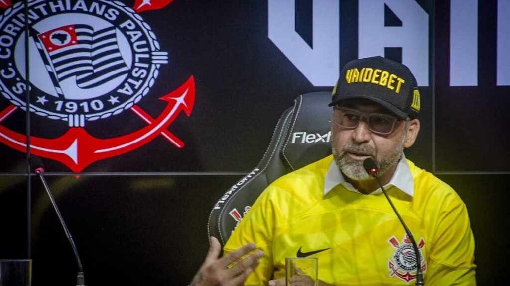 Augusto Melo se manifesta sobre pedido de impeachment: ‘Medida frágil’