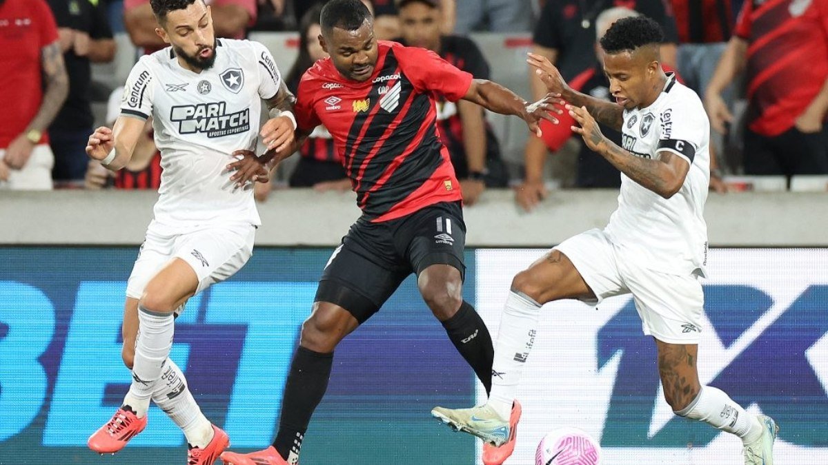 Botafogo entra na sequência mais decisiva do ano lutando em duas frentes