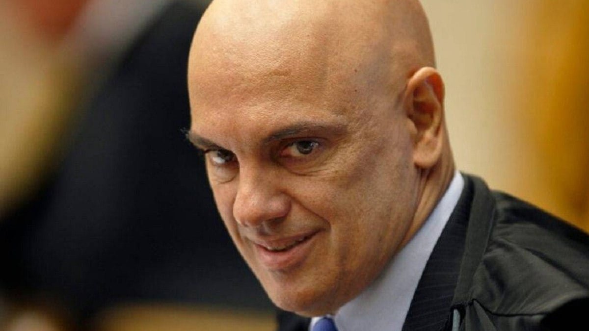 Moraes usou TSE para investigar Eduardo Bolsonaro e aliados, diz jornal