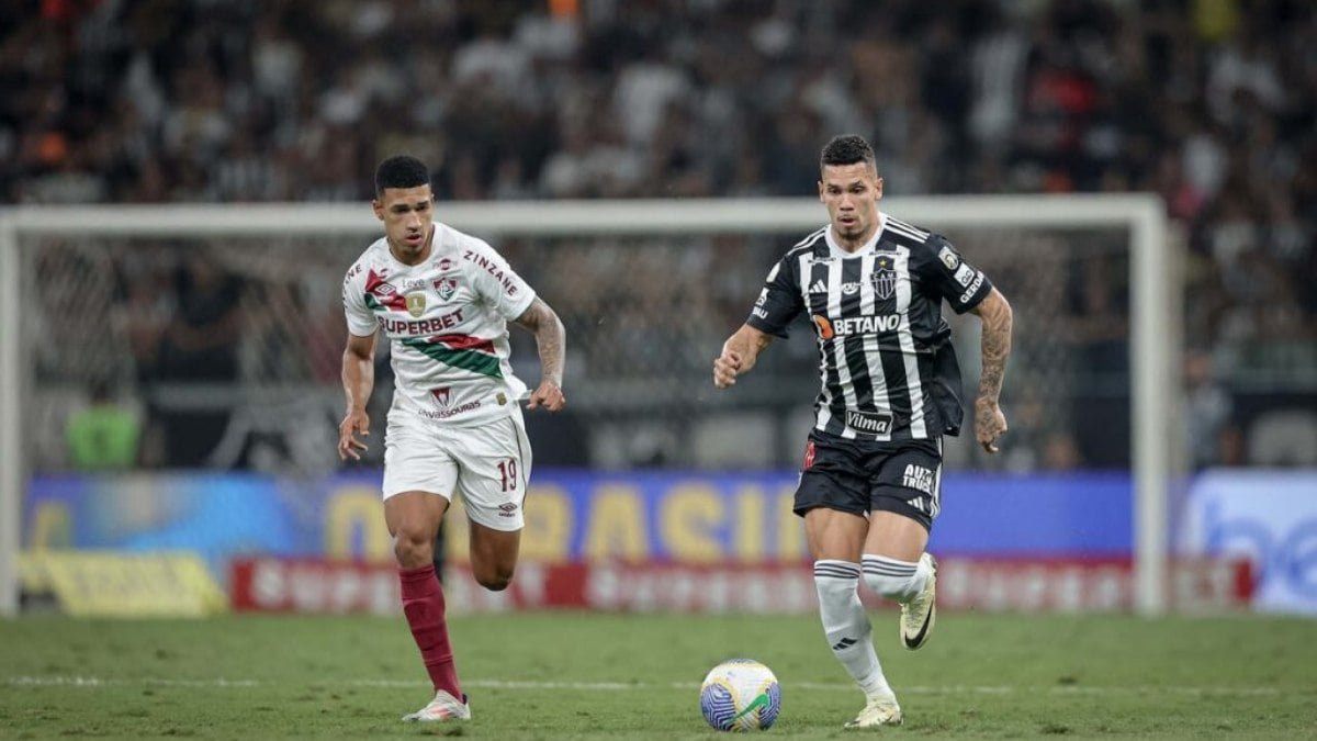 Paulinho lamenta decisões erradas do Atlético no ataque