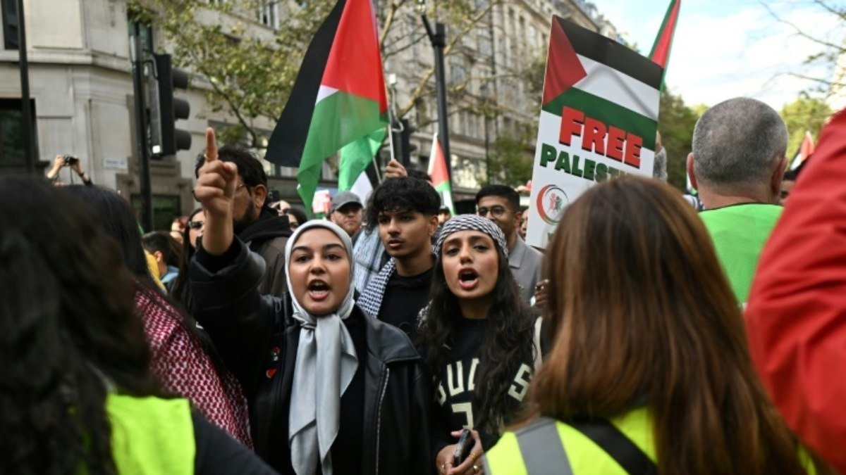 Milhares marcham em Londres em apoio a Gaza, um ano depois de 7 de outubro