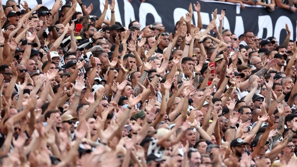 Eduardo Paes confirma desfile de elenco do Botafogo em carro aberto