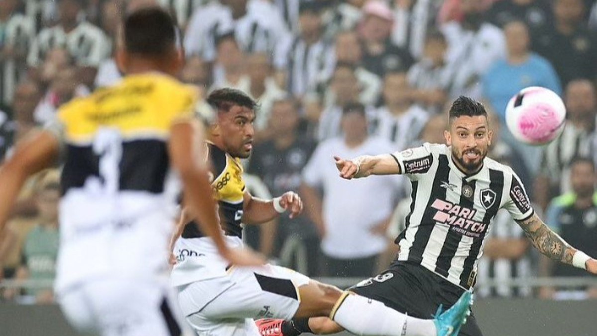 Botafogo sofre gol nos acréscimos e empata com o Criciúma no Maracanã