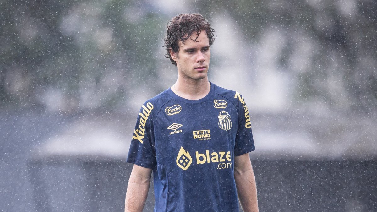 Joia da base do Santos volta a treinar com o profissional após se recuperar de lesão