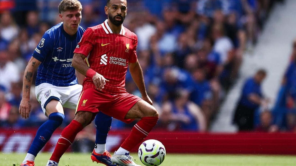 Com Salah inspirado, Liverpool estreia no Inglês com vitória