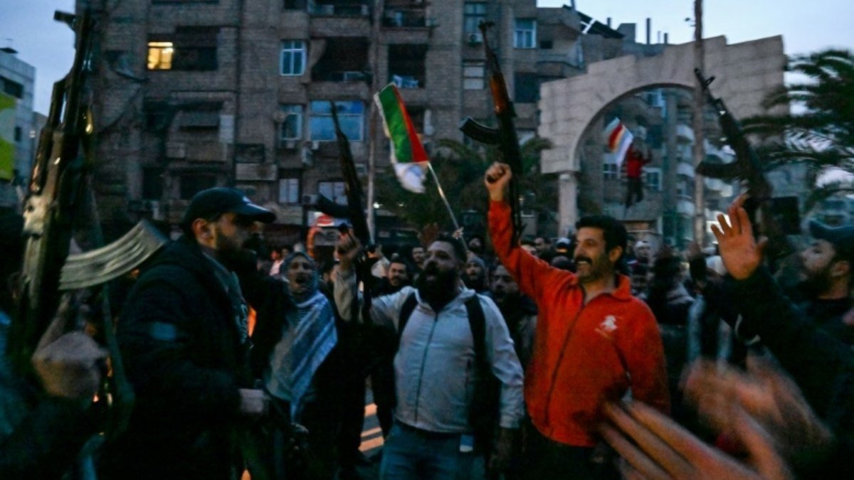 Rebeldes sírios tomam Damasco e anunciam o fim do regime de Assad