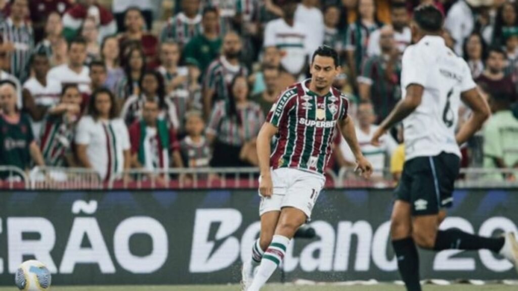 Fluminense e Grêmio empatam em jogo com final tenso