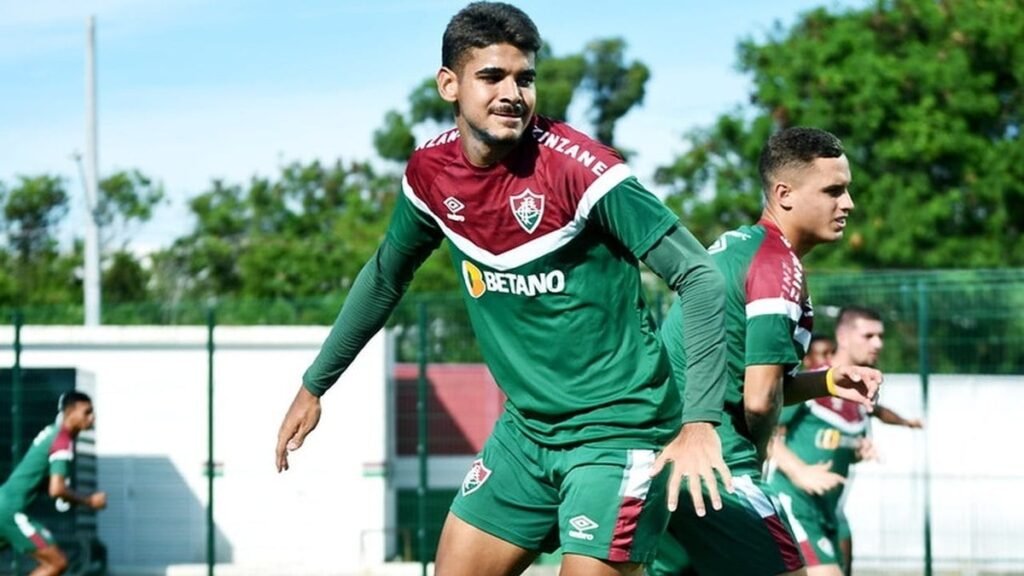 Fluminense solicita volta do atacante João Neto de empréstimo do CRB