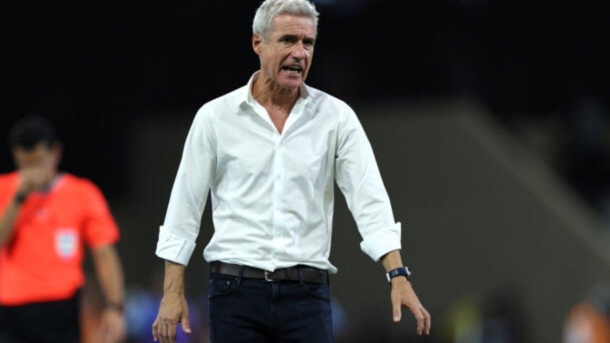 Atlético se reúne com Luís Castro, aguarda resposta e mantém outros nomes em pauta